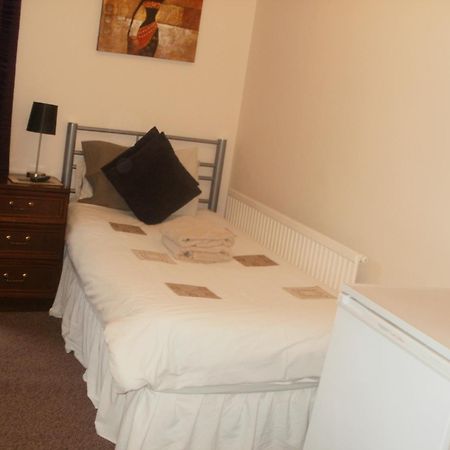 London Heathrow Guesthouse ฮิลลิงดัน ภายนอก รูปภาพ