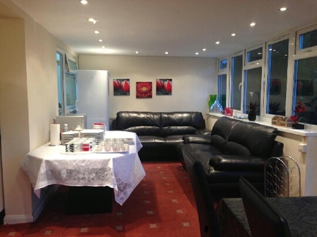 London Heathrow Guesthouse ฮิลลิงดัน ภายนอก รูปภาพ