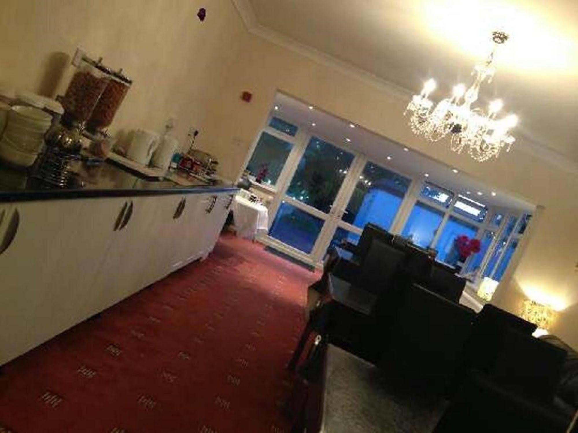 London Heathrow Guesthouse ฮิลลิงดัน ภายนอก รูปภาพ